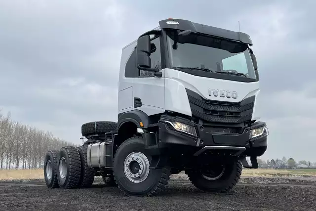 Iveco T-Way AT720T47WH 6x6 Tractor Head