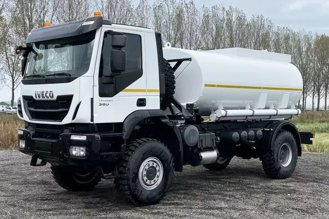 Iveco Trakker AD190T38WH ADR AT 4x4 Fuel Tank Truck