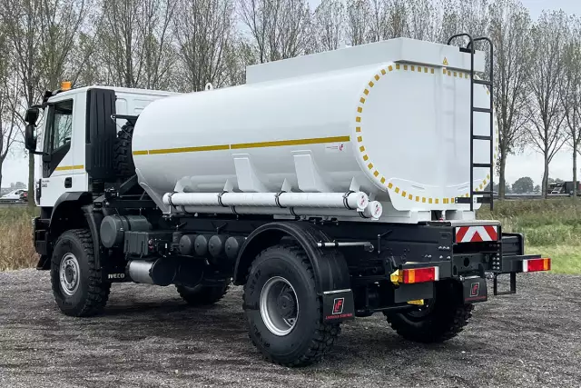 Iveco Trakker AD190T38WH ADR AT 4x4 Fuel Tank Truck