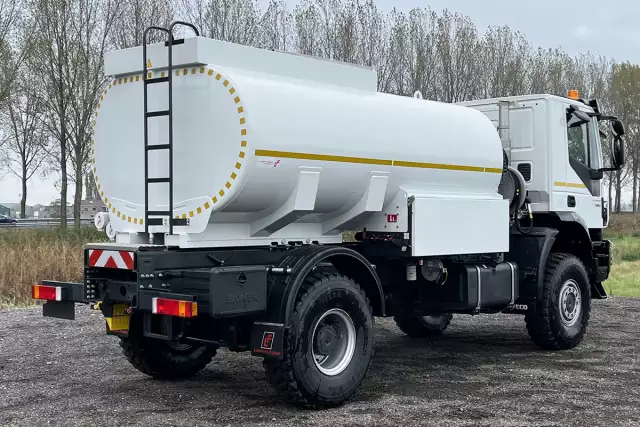 Iveco Trakker AD190T38WH ADR AT 4x4 Fuel Tank Truck