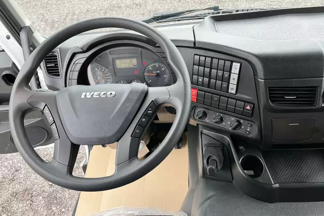 Iveco Trakker AD190T38WH ADR AT 4x4 Fuel Tank Truck