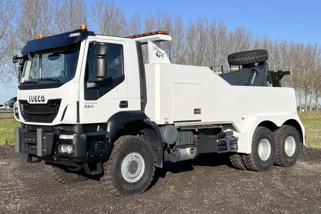 Iveco Trakker AD380T38WH 6x6 Recovery Truck