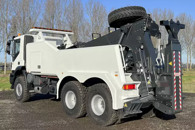 Iveco Trakker AD380T38WH 6x6 Recovery Truck