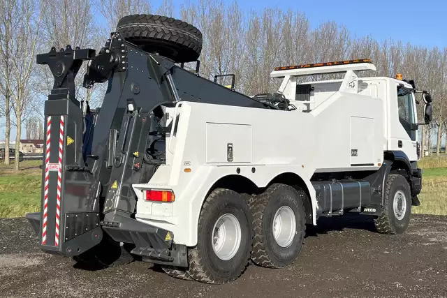 Iveco Trakker AD380T38WH 6x6 Recovery Truck