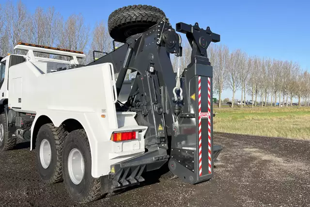 Iveco Trakker AD380T38WH 6x6 Recovery Truck