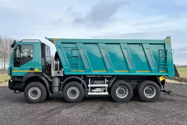 Iveco Trakker AD410T41H 8x4 Benne basculante