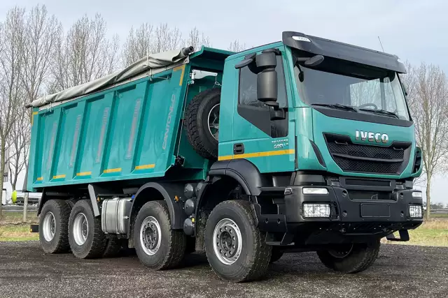 Iveco Trakker AD410T41H 8x4 Benne basculante