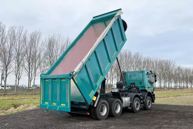 Iveco Trakker AD410T41H 8x4 Benne basculante