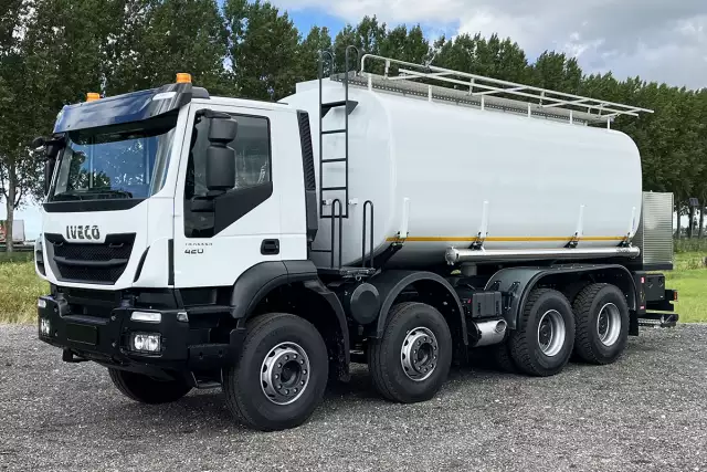 Iveco Trakker AD410T42H 8x4 Fuel Tank Truck