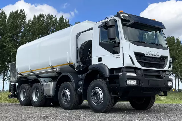 Iveco Trakker AD410T42H 8x4 Fuel Tank Truck