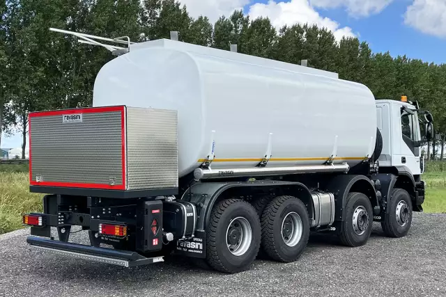 Iveco Trakker AD410T42H 8x4 Fuel Tank Truck