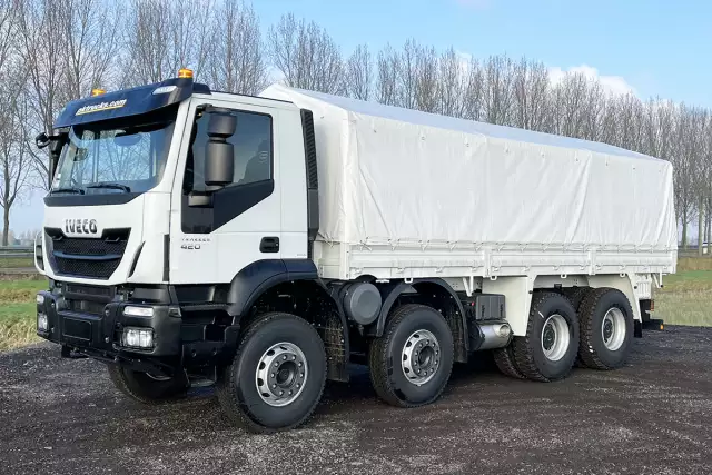 Iveco Trakker AD410T42H 8x4 Caisse bâchée