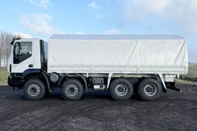 Iveco Trakker AD410T42H 8x4 Caisse bâchée