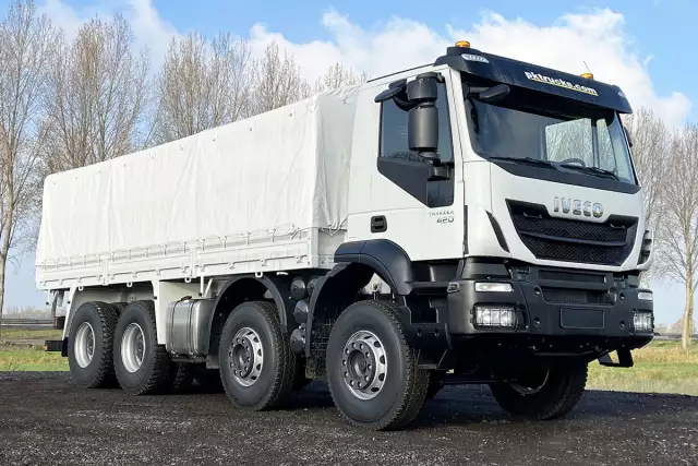 Iveco Trakker AD410T42H 8x4 Caisse bâchée