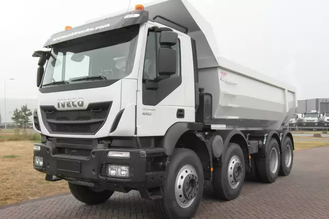 Iveco Trakker AD410T42H 8x4 Benne basculante