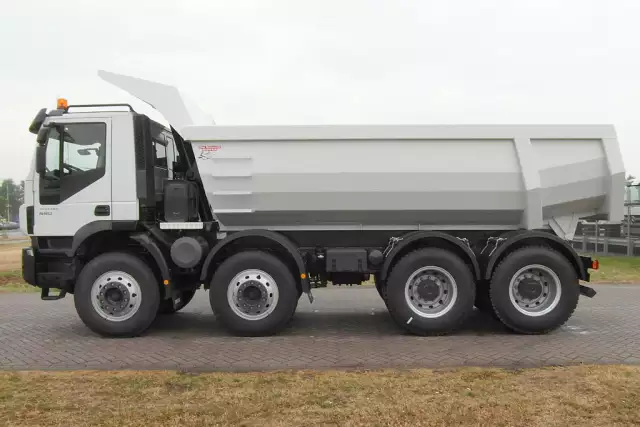 Iveco Trakker AD410T42H 8x4 Benne basculante