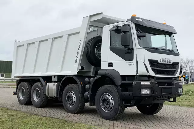 Iveco Trakker AD410T42H 8x4 Tipper Truck