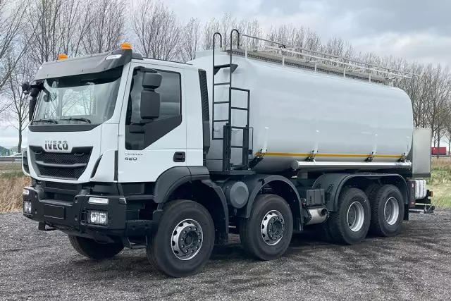 Iveco Trakker AD410T42H ADR 8x4 Fuel Tank Truck