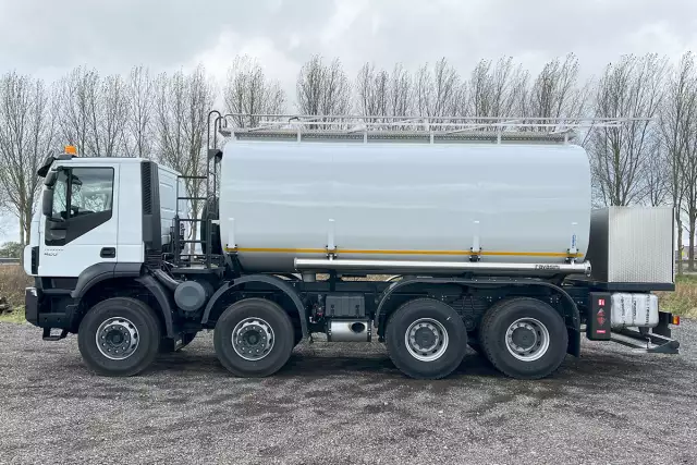 Iveco Trakker AD410T42H ADR 8x4 Fuel Tank Truck