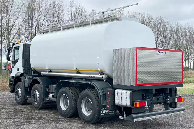 Iveco Trakker AD410T42H ADR 8x4 Fuel Tank Truck