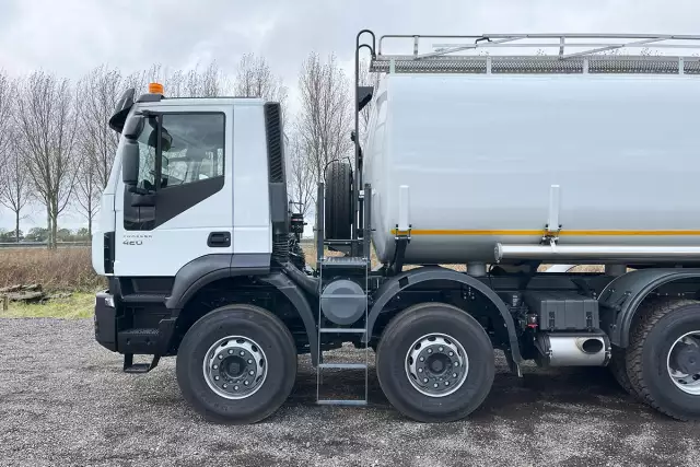 Iveco Trakker AD410T42H ADR 8x4 Fuel Tank Truck