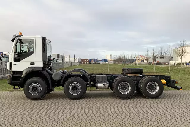 Iveco Trakker AD410T44H-4250 8x4 Chassis Cabin