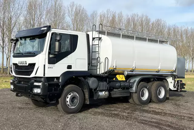 Iveco Trakker AT380T38H 6x4 Fuel Tank Truck