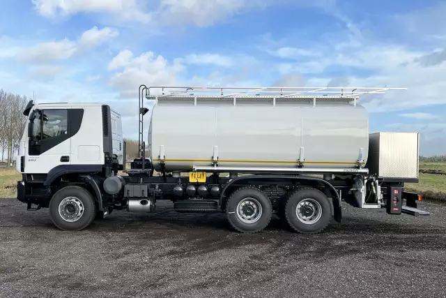 Iveco Trakker AT380T38H 6x4 Fuel Tank Truck