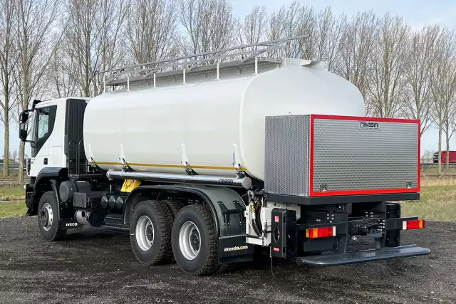 Iveco Trakker AT380T38H 6x4 Fuel Tank Truck