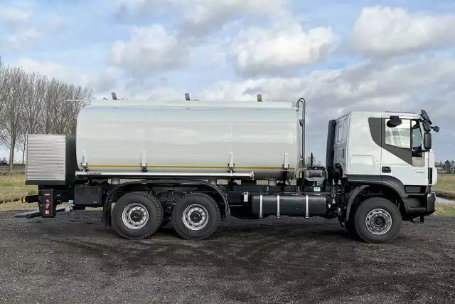 Iveco Trakker AT380T38H 6x4 Fuel Tank Truck