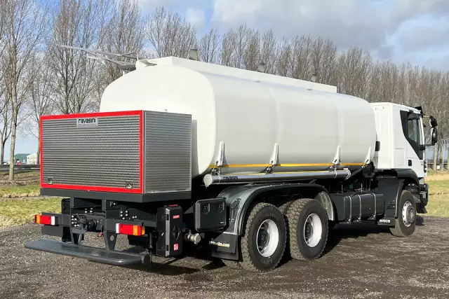 Iveco Trakker AT380T38H 6x4 Fuel Tank Truck