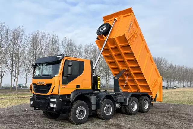 Iveco Trakker AT410T41H 8x4 Tipper Truck