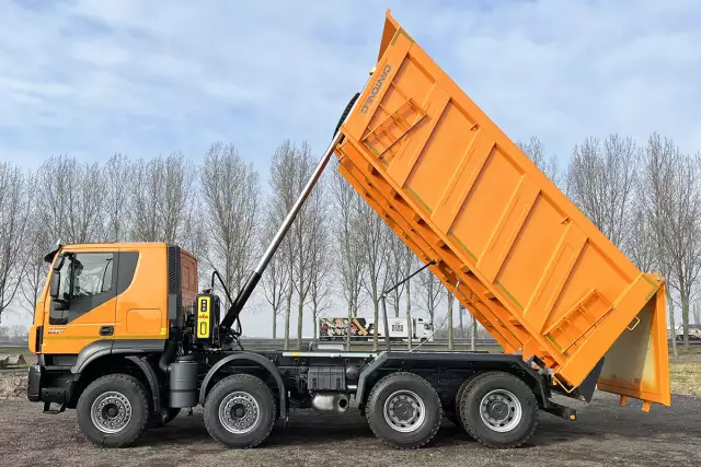 Iveco Trakker AT410T41H 8x4 Tipper Truck