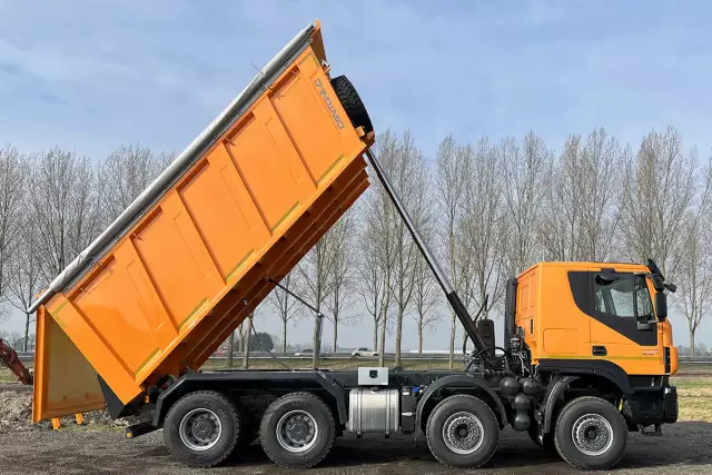 Iveco Trakker AT410T41H 8x4 Tipper Truck