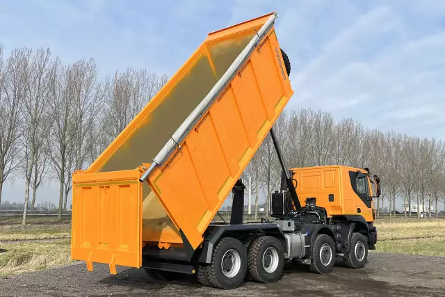 Iveco Trakker AT410T41H 8x4 Tipper Truck