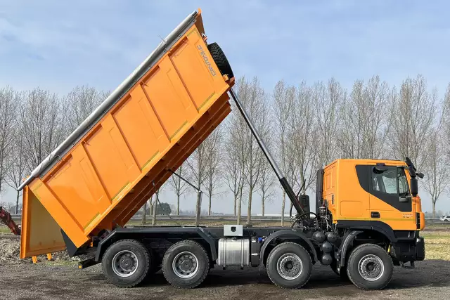 Iveco Trakker AT410T41H AT 8x4 Tipper Truck