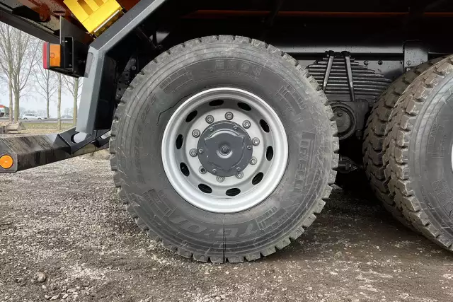 Iveco Trakker AT410T41H AT 8x4 Tipper Truck