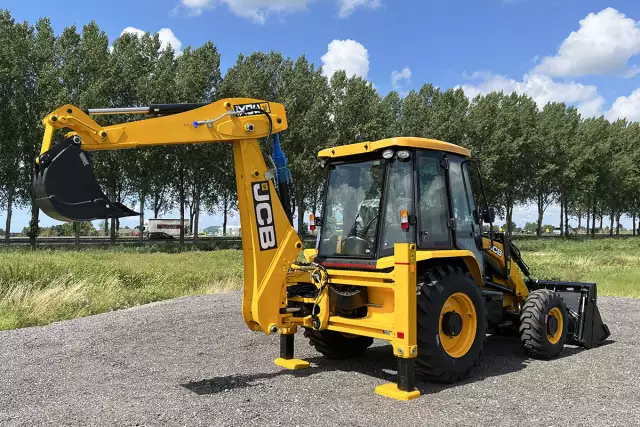 JCB 3DX Plus 4x4 Backhoe Loader