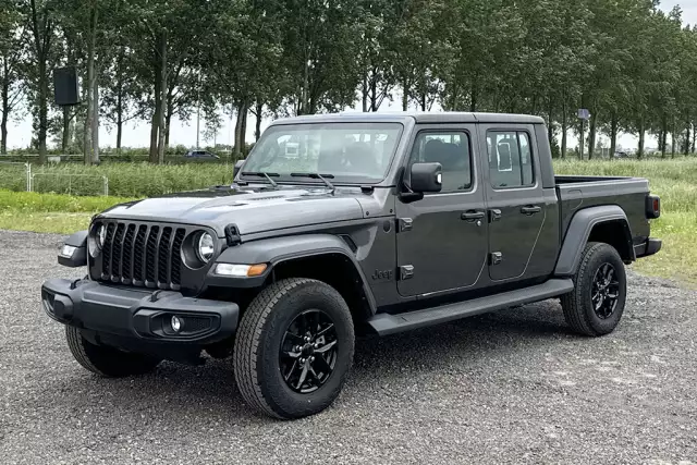 Jeep Gladiator Sport 4x4 SUV (veivulo utilitario esportivo)