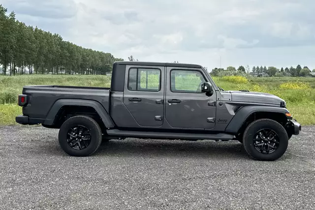 Jeep Gladiator Sport 4x4 SUV (veivulo utilitario esportivo)