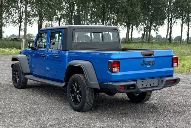 Jeep Gladiator Sport 4x4 SUV (veivulo utilitario esportivo)