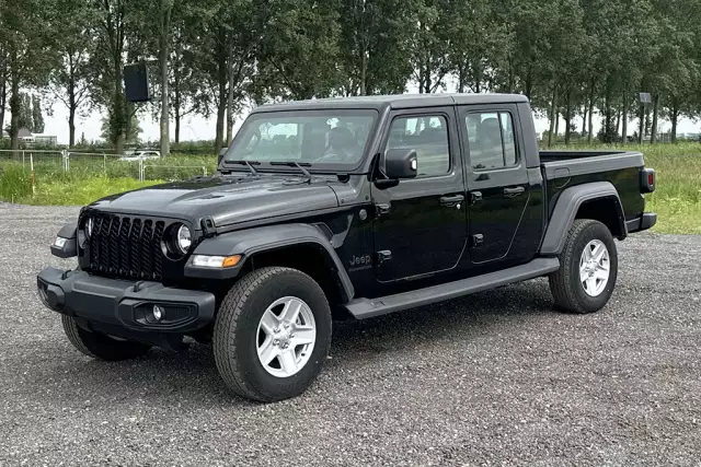 Jeep Gladiator Sport 4x4 SUV (veivulo utilitario esportivo)