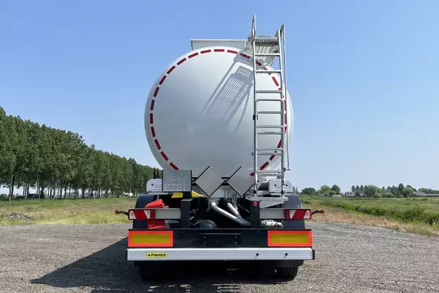 Magyar SMFF JET-A1 3-Axle Aircraft refueller trailer