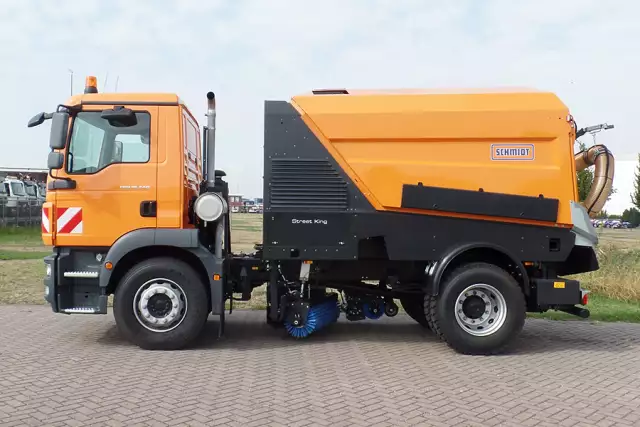 MAN TGM 18.240 BB 4x2 Sweeper Truck