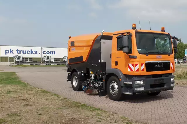 MAN TGM 18.240 BB 4x2 Sweeper Truck