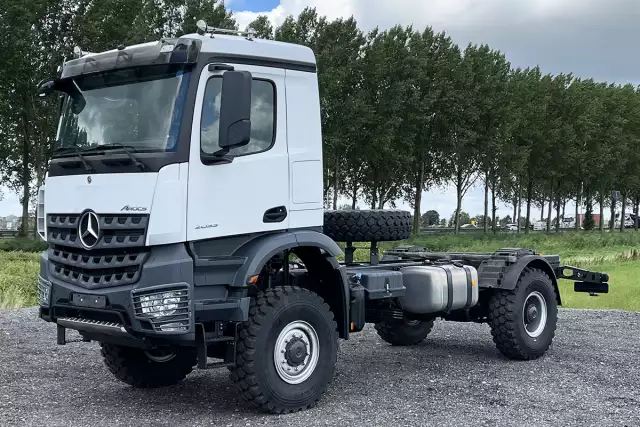 Mercedes-Benz Arocs 2033-A 4x4 Chassis Cabin