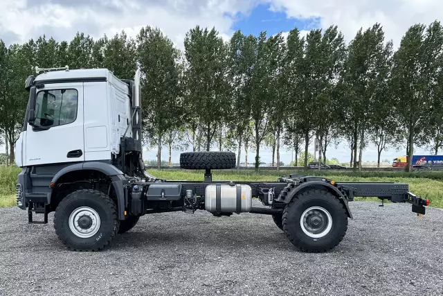 Mercedes-Benz Arocs 2033-A 4x4 Chassis Cabin