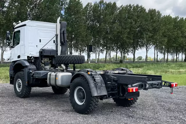 Mercedes-Benz Arocs 2033-A 4x4 Chassis Cabin