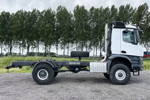 Mercedes-Benz Arocs 2033-A 4x4 Chassis Cabin