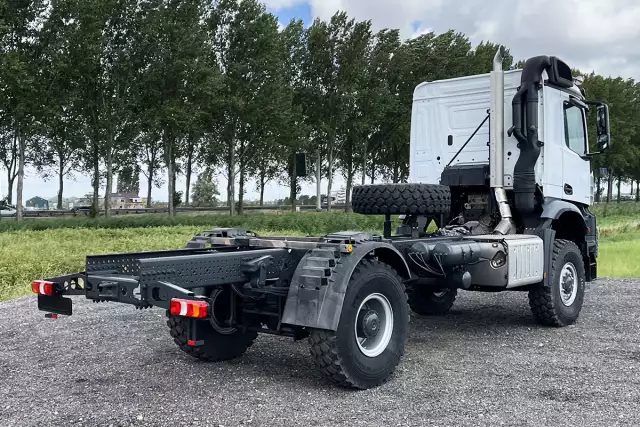 Mercedes-Benz Arocs 2033-A 4x4 Chassis Cabin